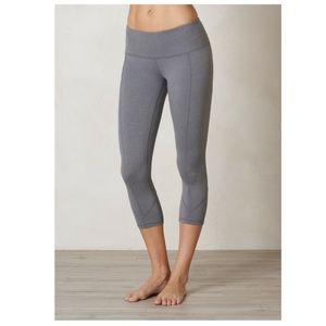 prAna Heathered Grey Prism Capri Yoga Crops